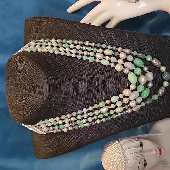 6 pieces of vintage jewelry, mix earrings, and necklace from Japan - Picture 10 of 17